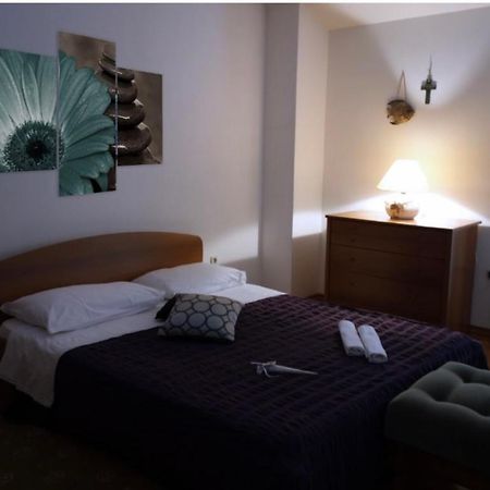 Leone Apartments With Free Parking Pola Esterno foto