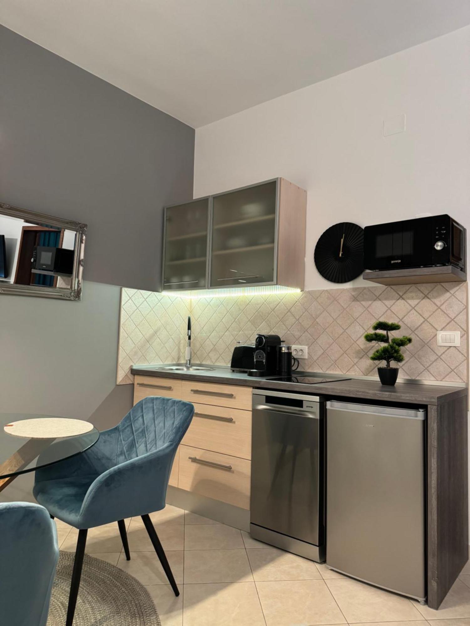 Leone Apartments With Free Parking Pola Esterno foto
